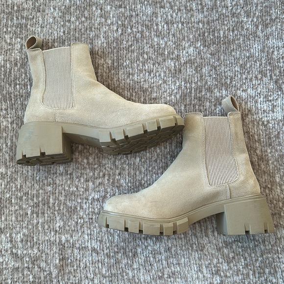 Steve Madden Hola Chelsea Lug Boots - Picture 3 of 12